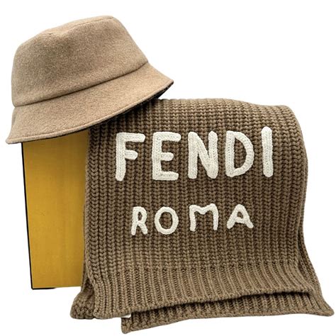 cappello sciarpa fendi